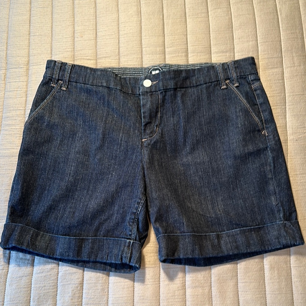Joe’s Denim Women's Shorts, size 32